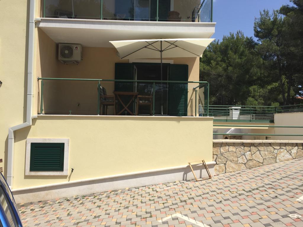 Apartment Maestral Rogač エクステリア 写真