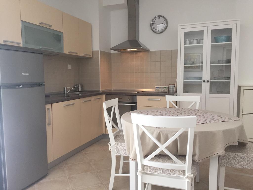 Apartment Maestral Rogač エクステリア 写真